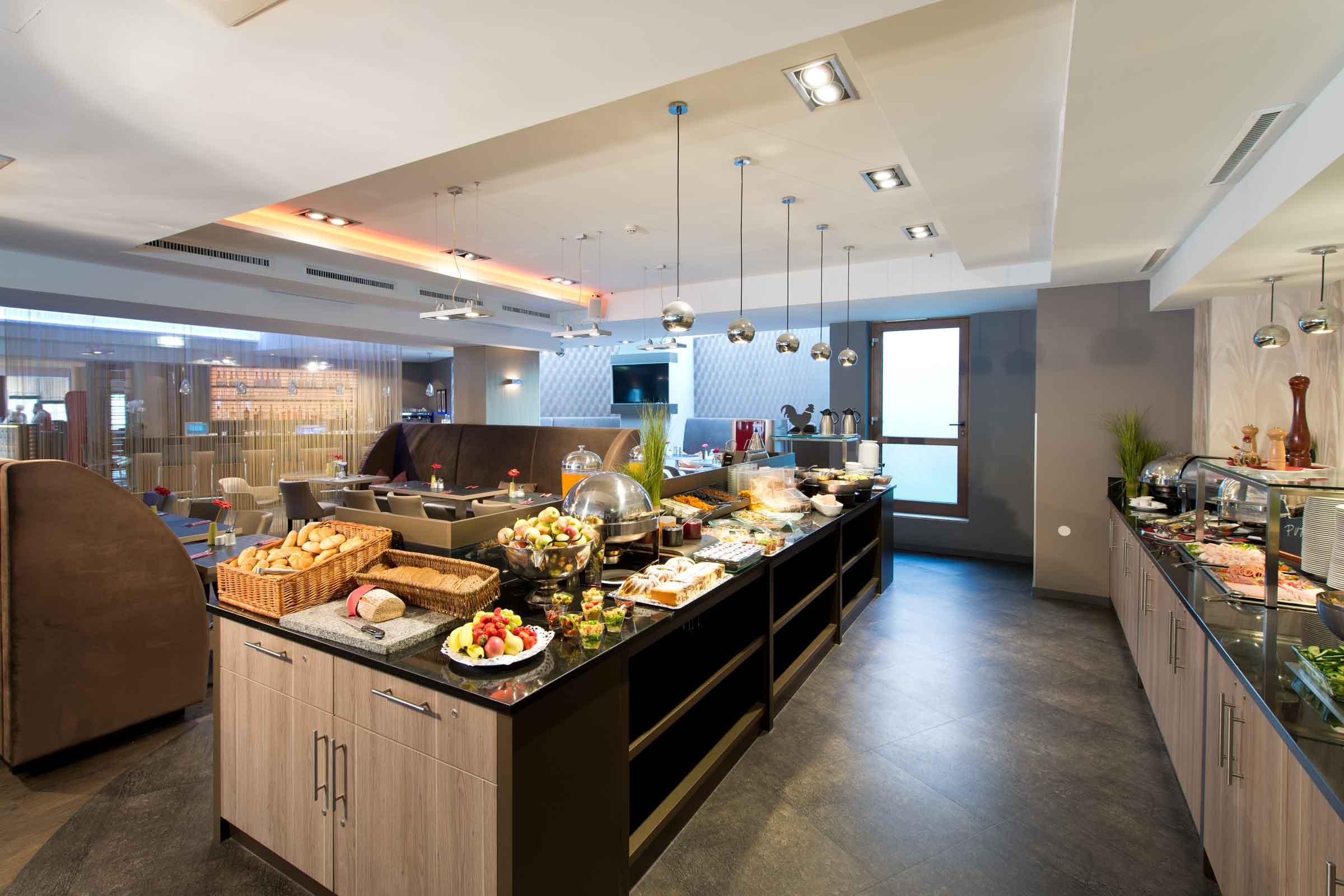 Leonardo Vienna Westbahnhof Hotel Luaran gambar Breakfast buffet at the hotel