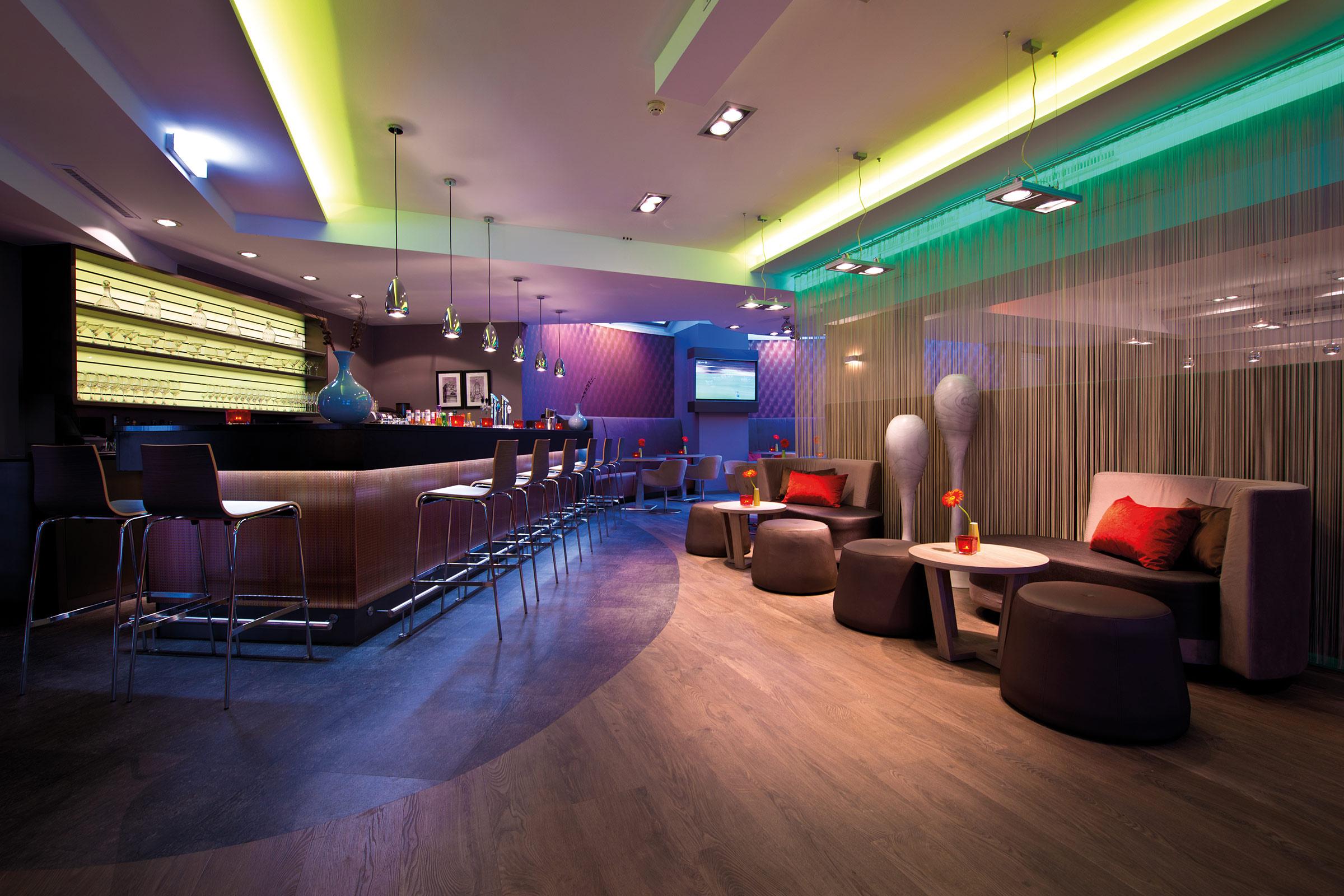 Leonardo Vienna Westbahnhof Hotel Luaran gambar Interior of a bar