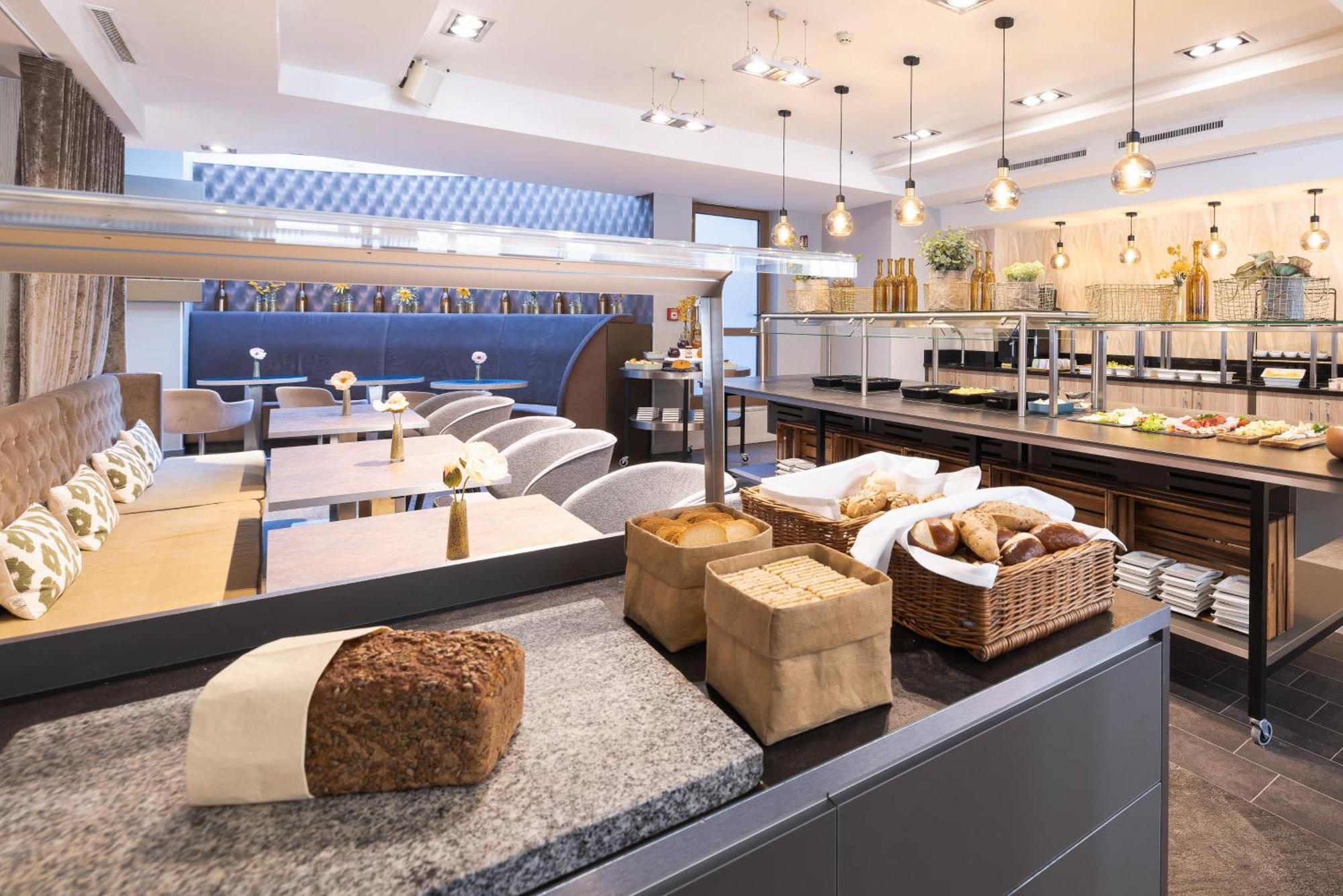 Leonardo Vienna Westbahnhof Hotel Luaran gambar Breakfast buffet