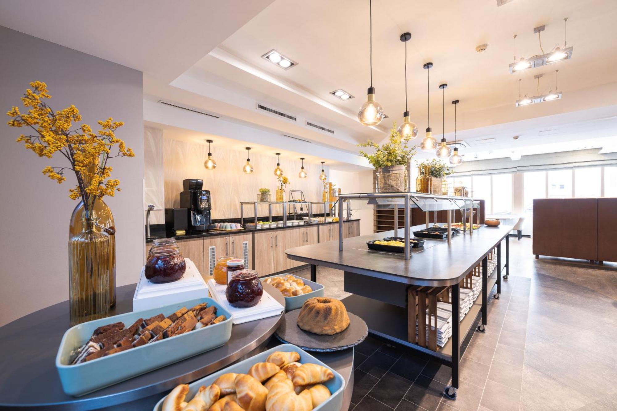 Leonardo Vienna Westbahnhof Hotel Luaran gambar Breakfast buffet