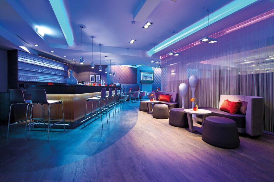 Leonardo Vienna Westbahnhof Hotel Luaran gambar Interior of a modern bar